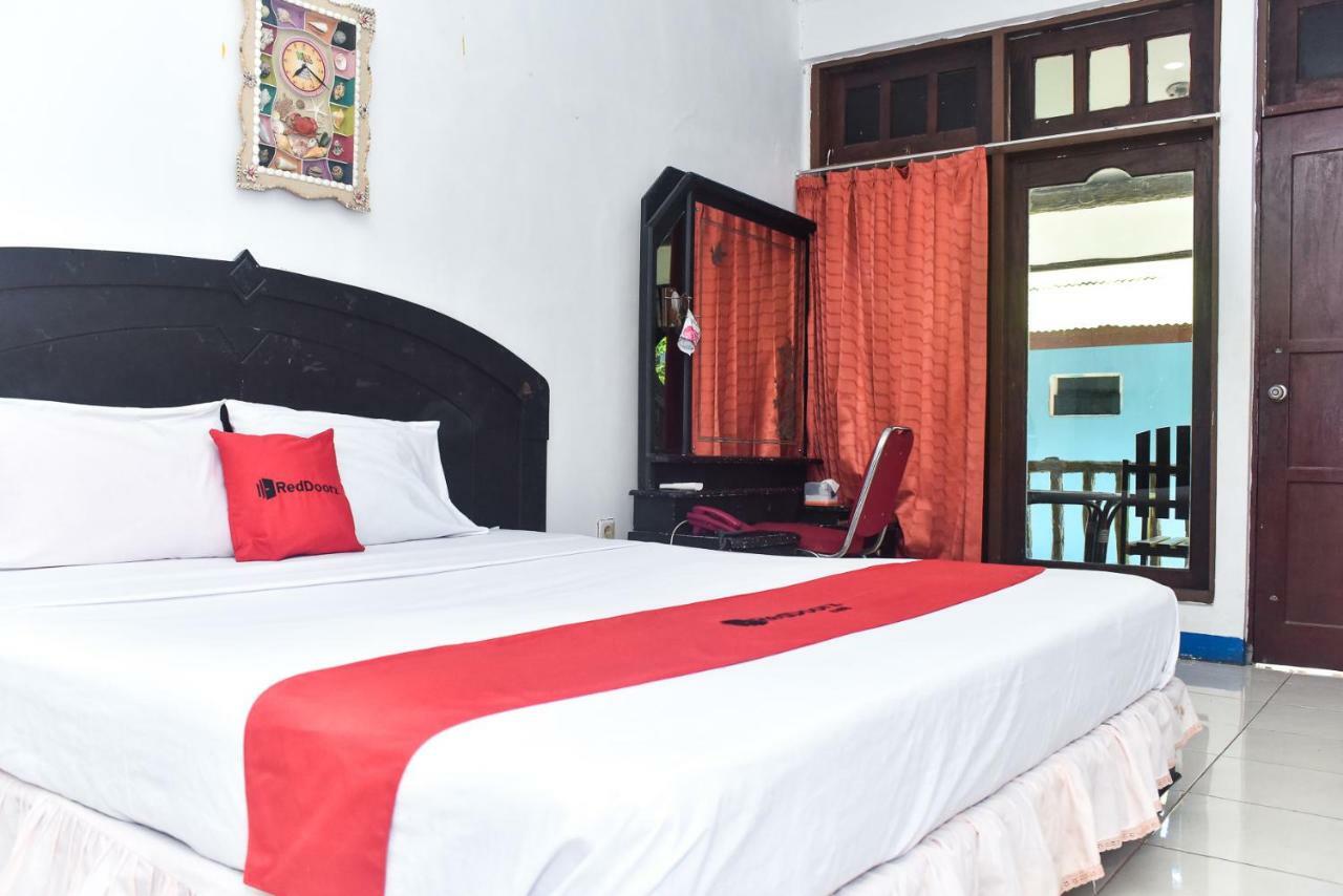 Reddoorz Plus @ Tirta Kencana Hotel Ambon Extérieur photo