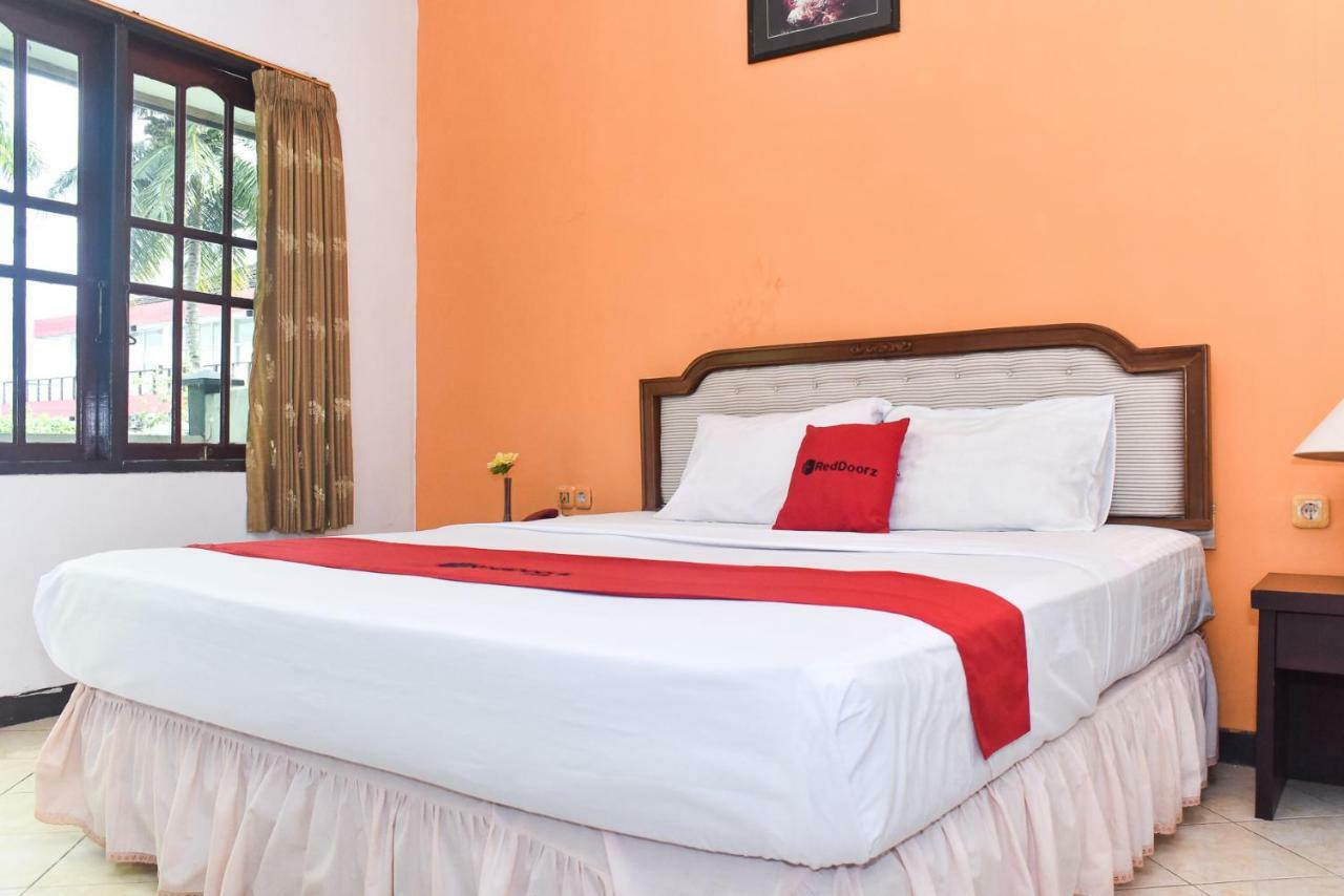 Reddoorz Plus @ Tirta Kencana Hotel Ambon Extérieur photo